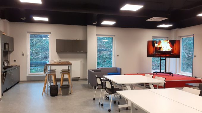 4 MAZOWIECKA 3 PARTER OPEN SPACE